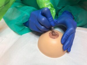 Corso Dermopigmentazione Paramedicale Prova su Seno in Silicone | TRICODERMSOLUTIONS